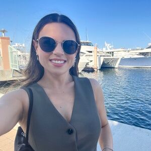 Meet your Posher, Elena